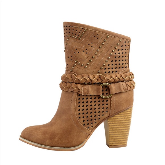 Ladies Steinway Perforated Chunky Heels Booties - Picture 4 of 7